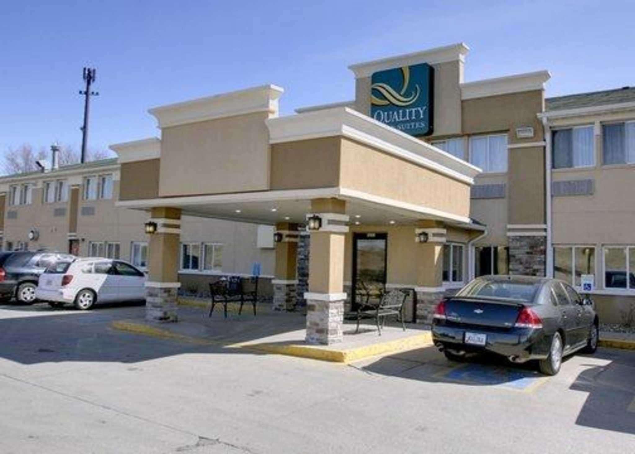 Quality Inn & Suites Des Moines Airport Exterior photo